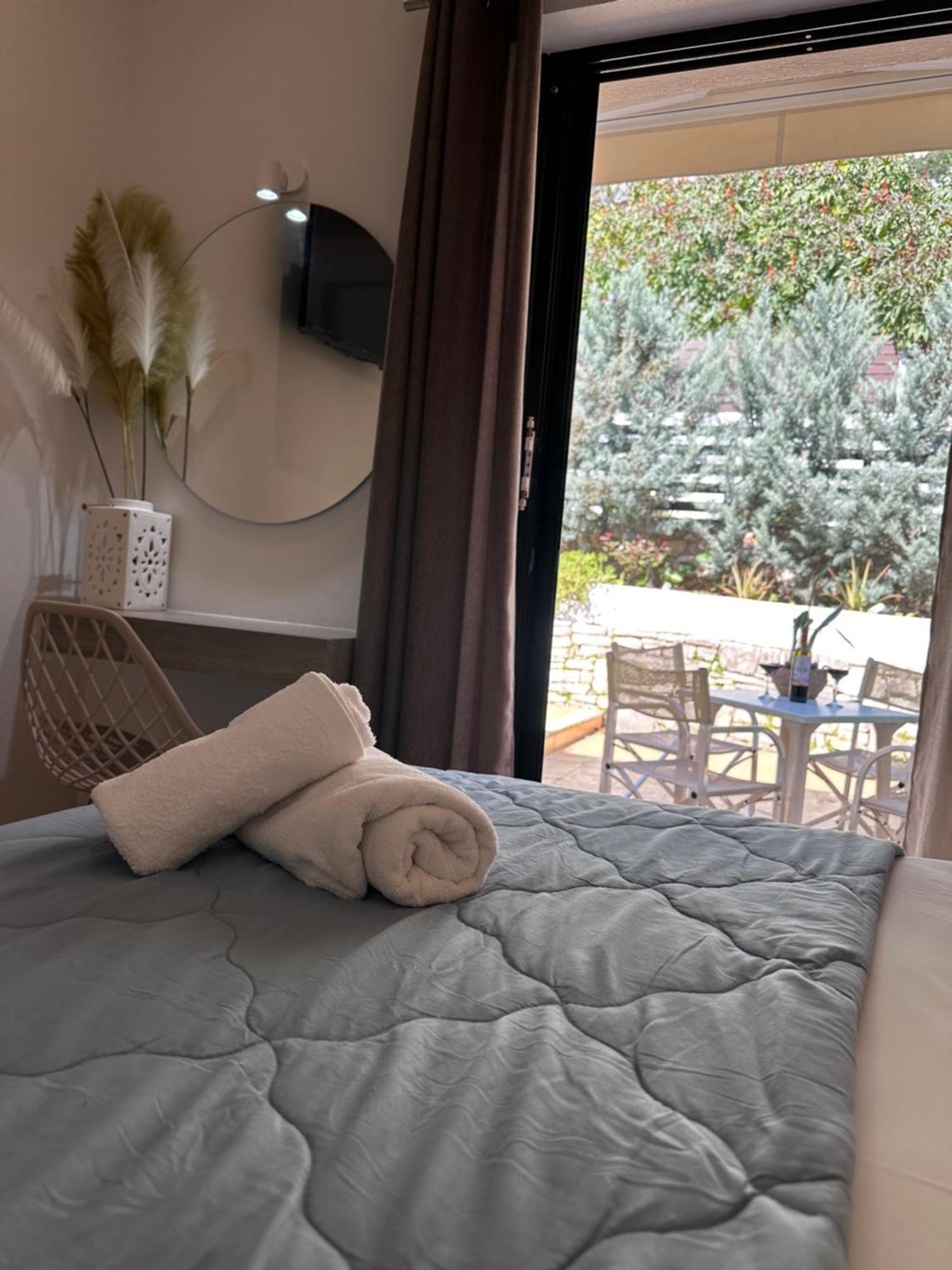 Vladimiros Apartments Barbati Dış mekan fotoğraf
