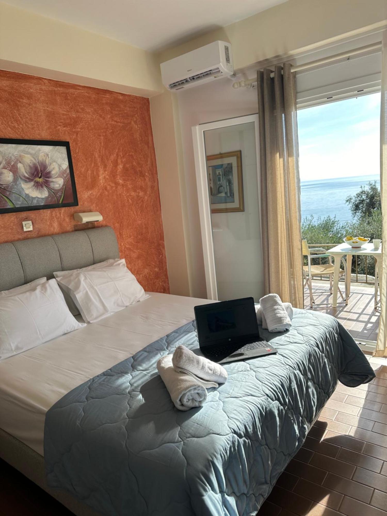 Vladimiros Apartments Barbati Dış mekan fotoğraf