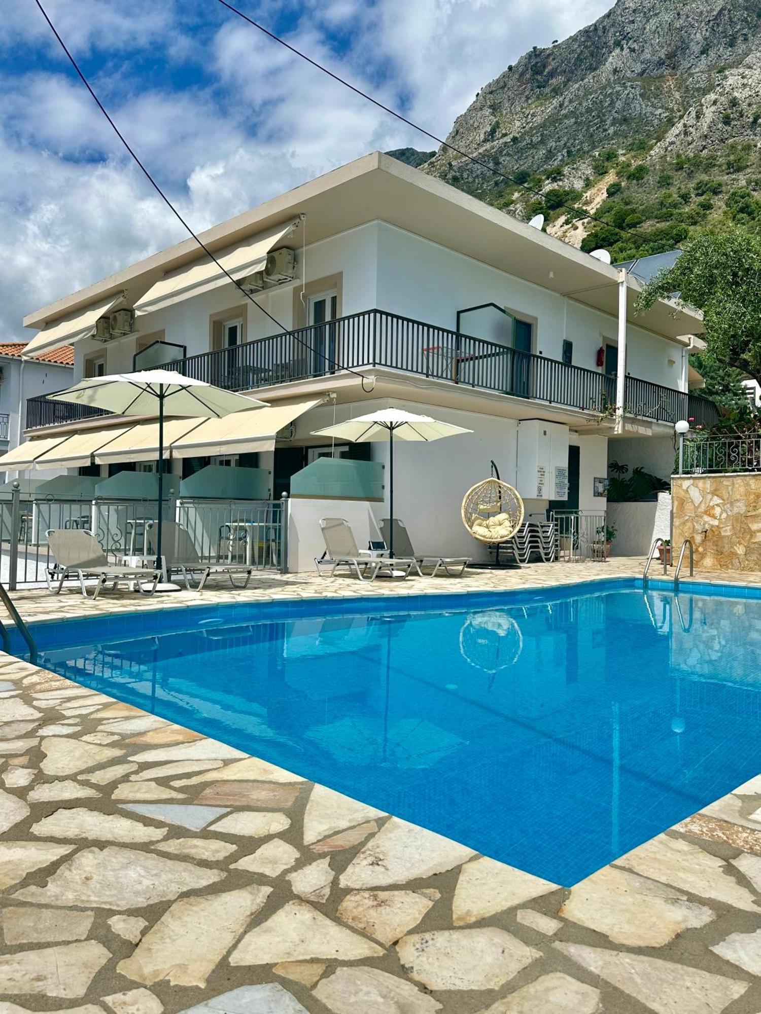 Vladimiros Apartments Barbati Dış mekan fotoğraf
